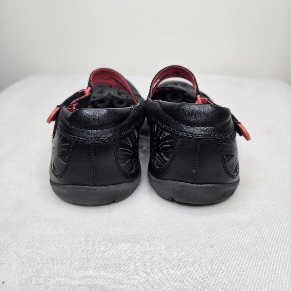 Baretraps Women's Black Ferra Flower Lasercut Comfort Flats Size 7M - Picture 5 of 11